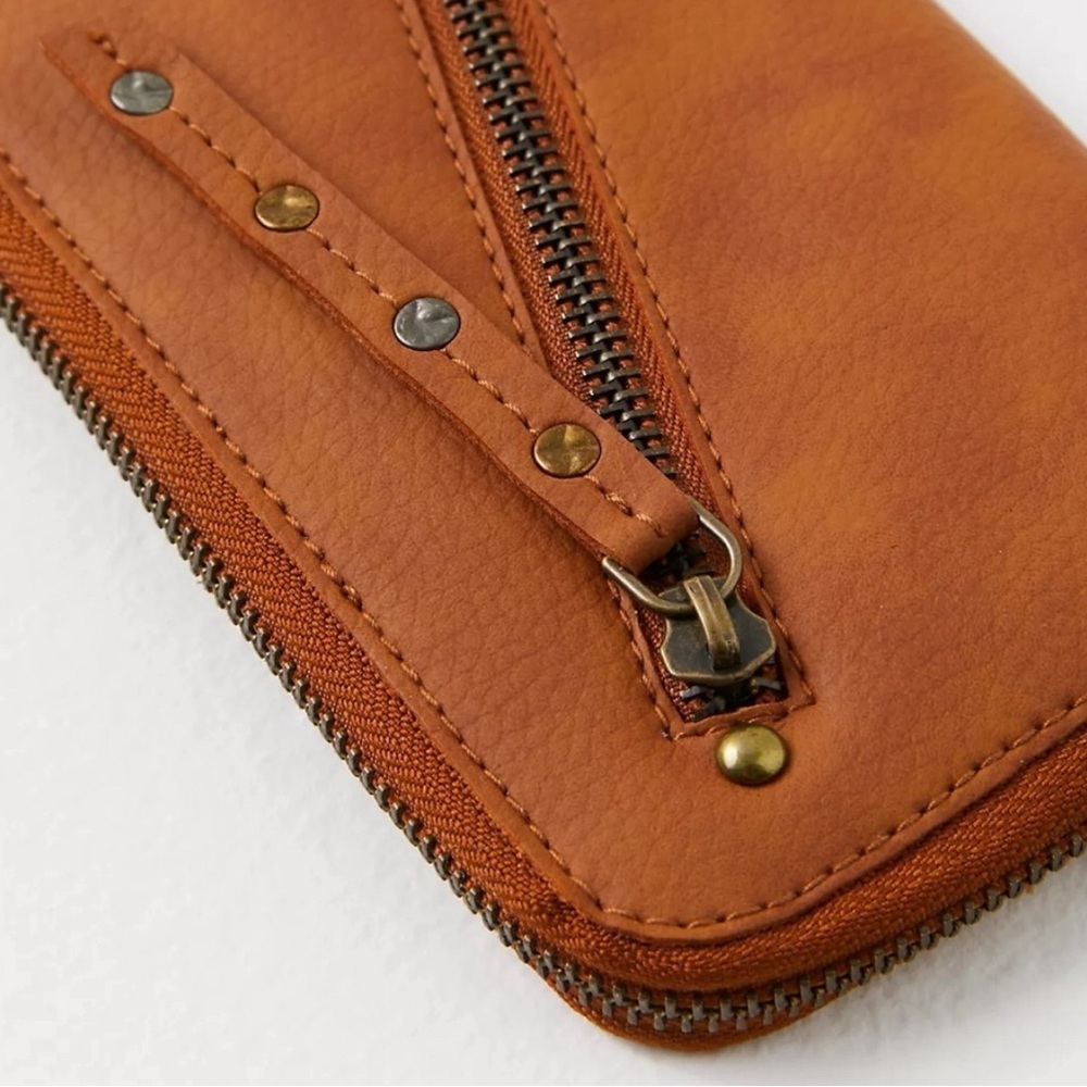 Free People wallet/clutch - Picture 2 of 4